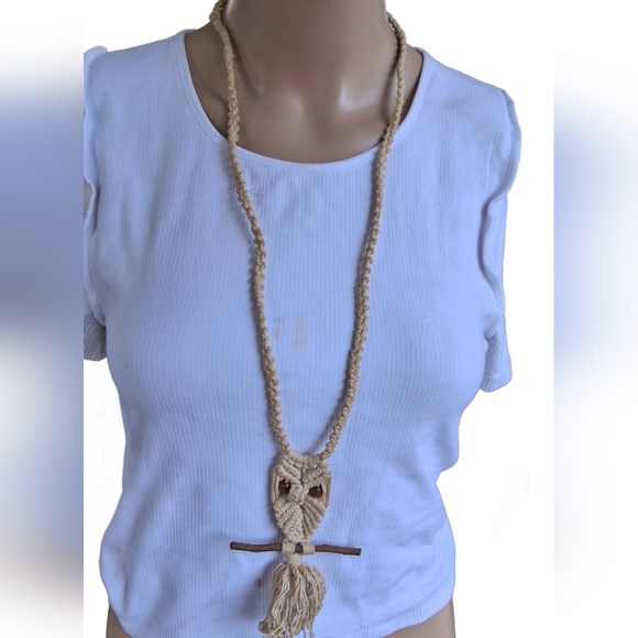 VINTAGE HANDMADE NATURAL FIBER MACRAME OWL BOHO NECKLACE - Picture 1 of 6